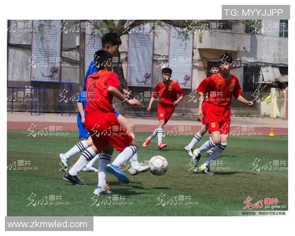 手绘足球明星集合图展现绿茵场上的传奇人物与精彩瞬间